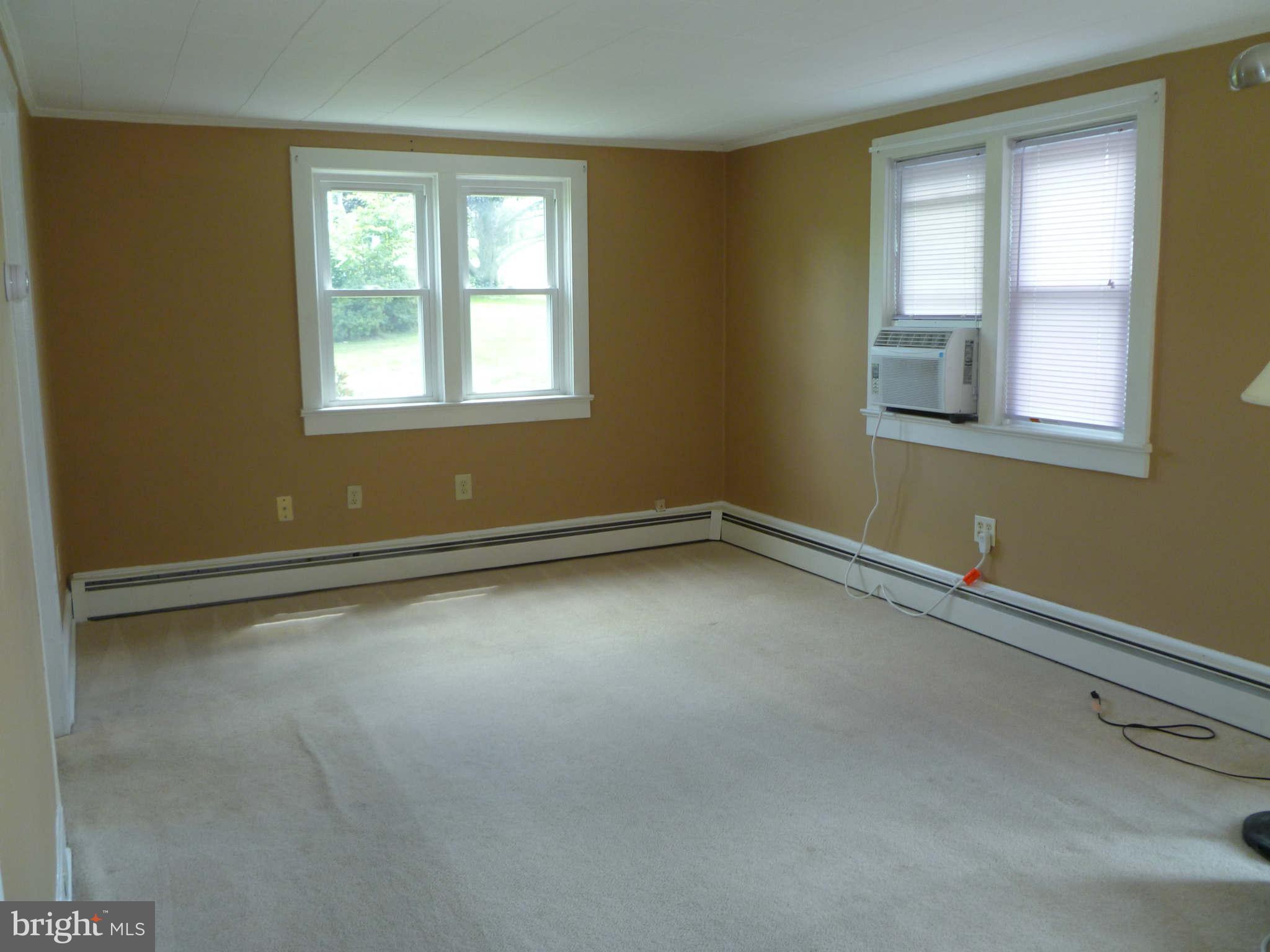 17262 Hamilton Station Road Hamilton, VA 20158 - Photo 6 of 10 Family Room
