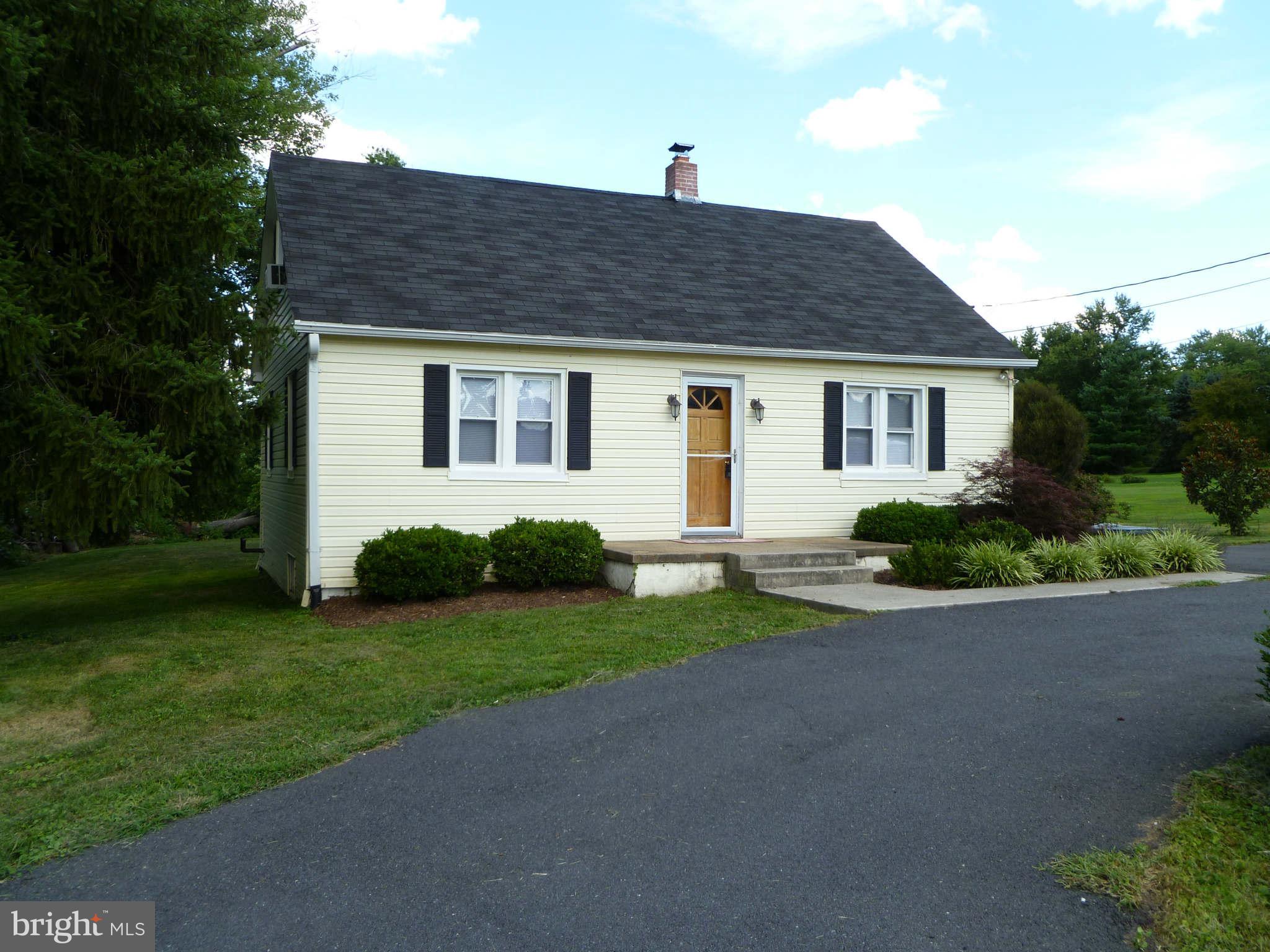 17262 Hamilton Station Road Hamilton, VA 20158 - Photo 9 of 10 Exterior (Front)
