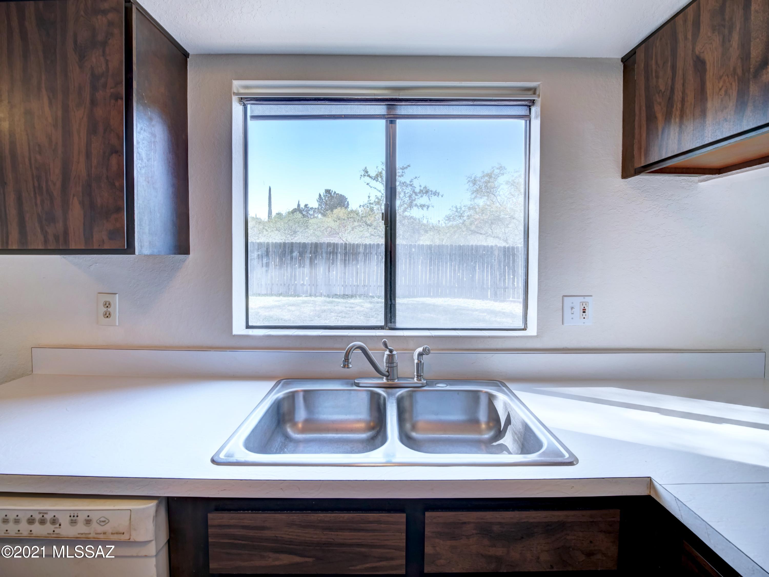 408 Curry Street Rio Rico, AZ 85648 - Photo 8 of 29