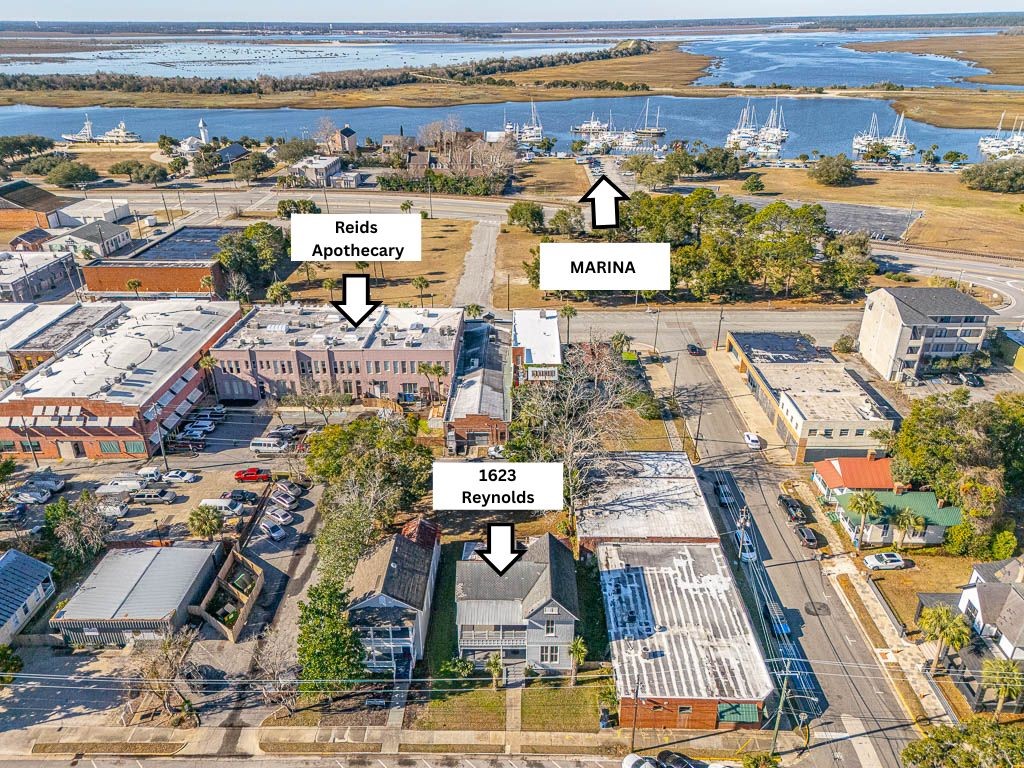 1623 Reynolds Street Brunswick, GA 31520 - Photo 3 of 61 Walking distance to restaurants, shopping, and the marina.