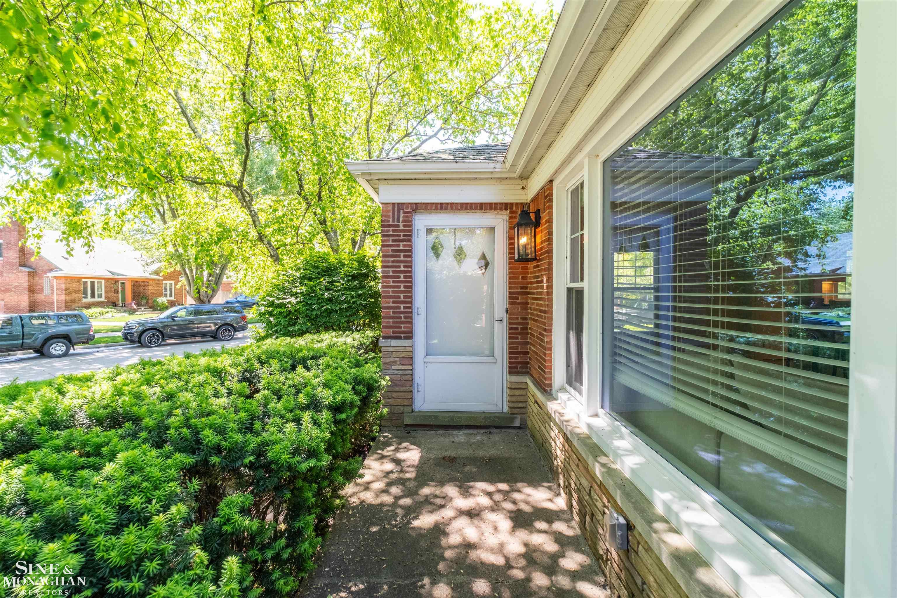 486 Bournemouth Road Grosse Pointe Farms, MI 48236 - Photo 6 of 43