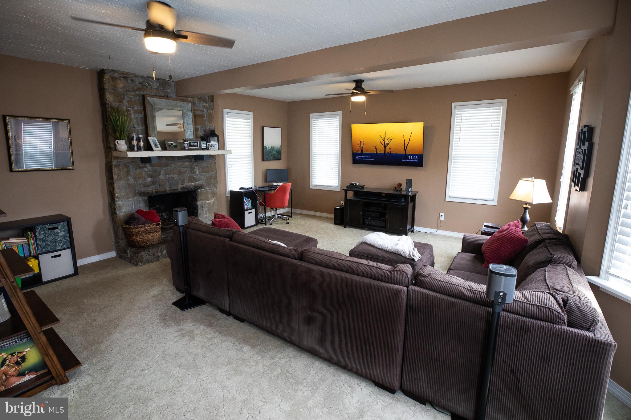 1810 Colonial Road Harrisburg, PA 17112 - Photo 15 of 37 Living Room
