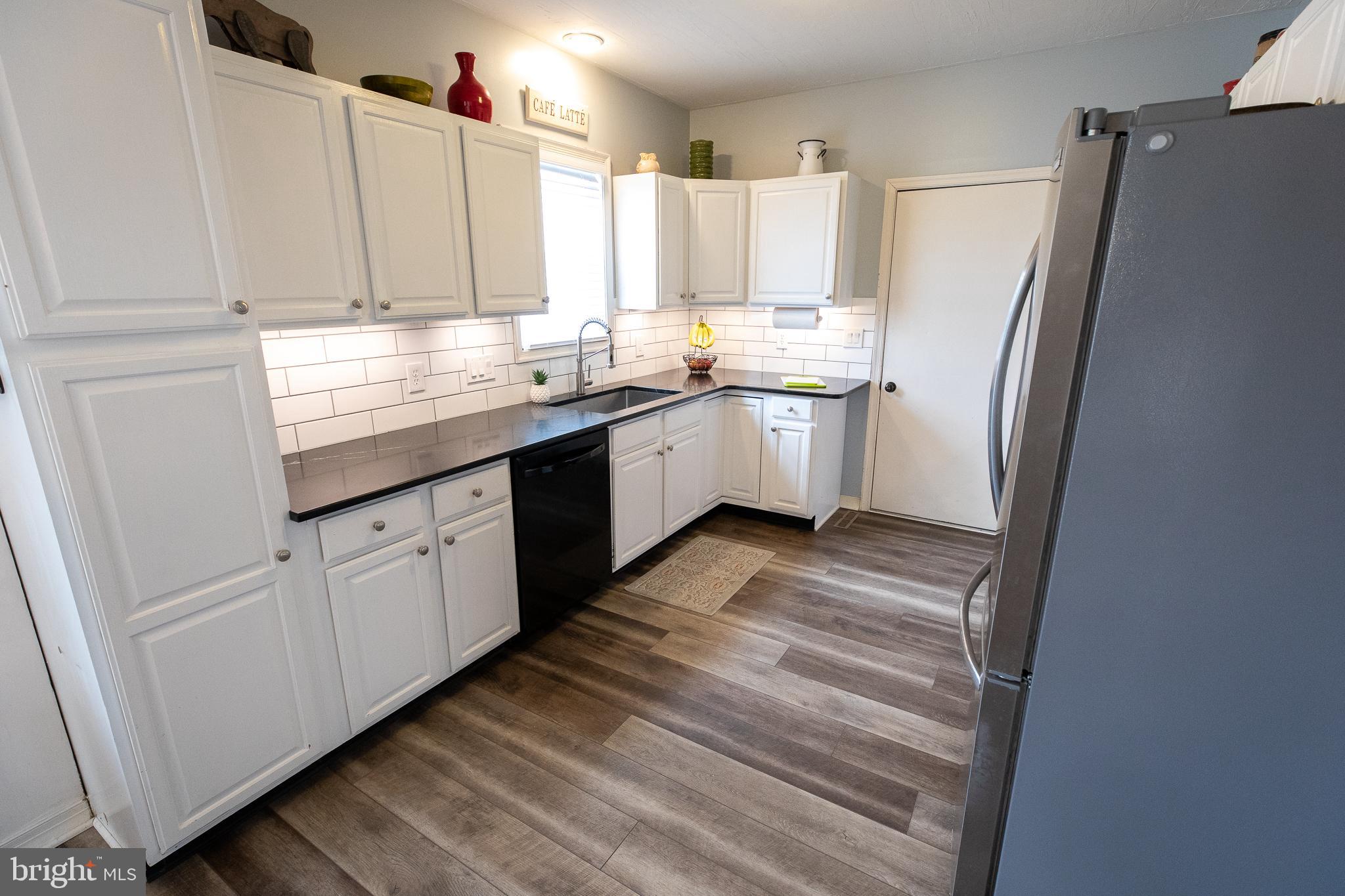 1810 Colonial Road Harrisburg, PA 17112 - Photo 4 of 37 Kitchen