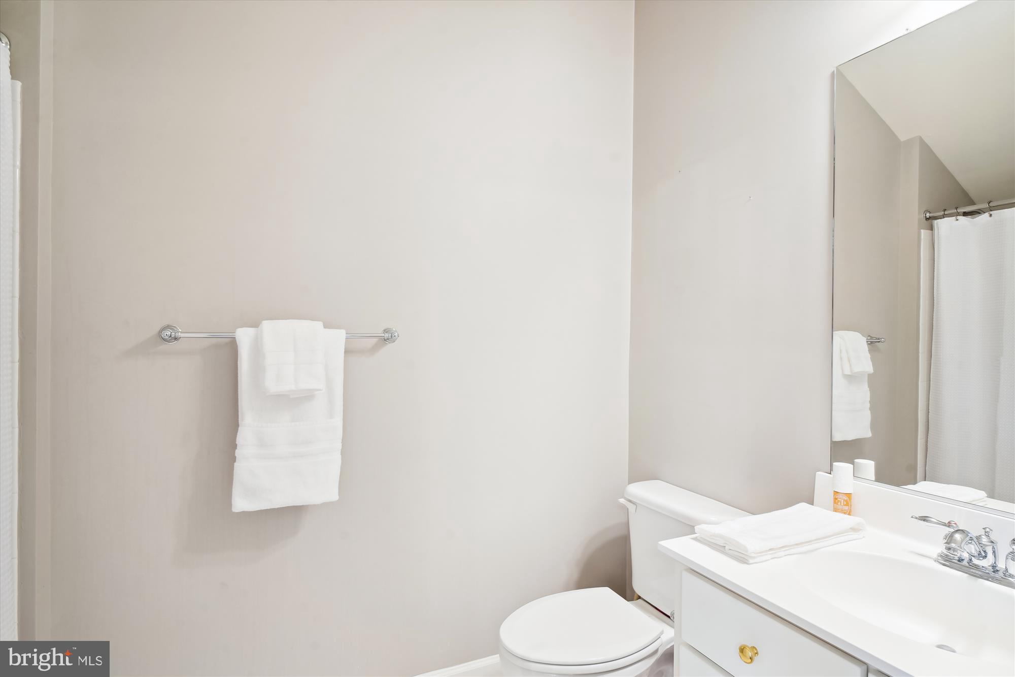 405 Glenbrook Drive Middletown, MD 21769 - Photo 26 of 94 Main Level Powder Room