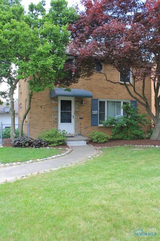 3128 Aldringham Road Toledo, OH 43606 - Photo 2 of 35 Sweet flowers line the entryway, new mulch & great trees for shade!