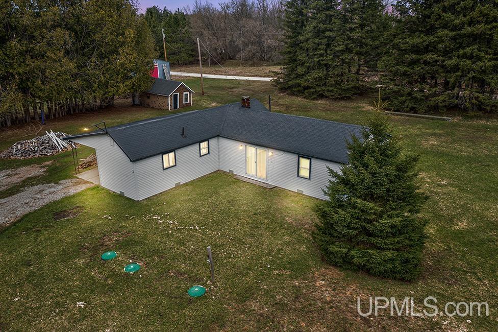 6193 G5 Road Escanaba, MI 49829 - Photo 2 of 36