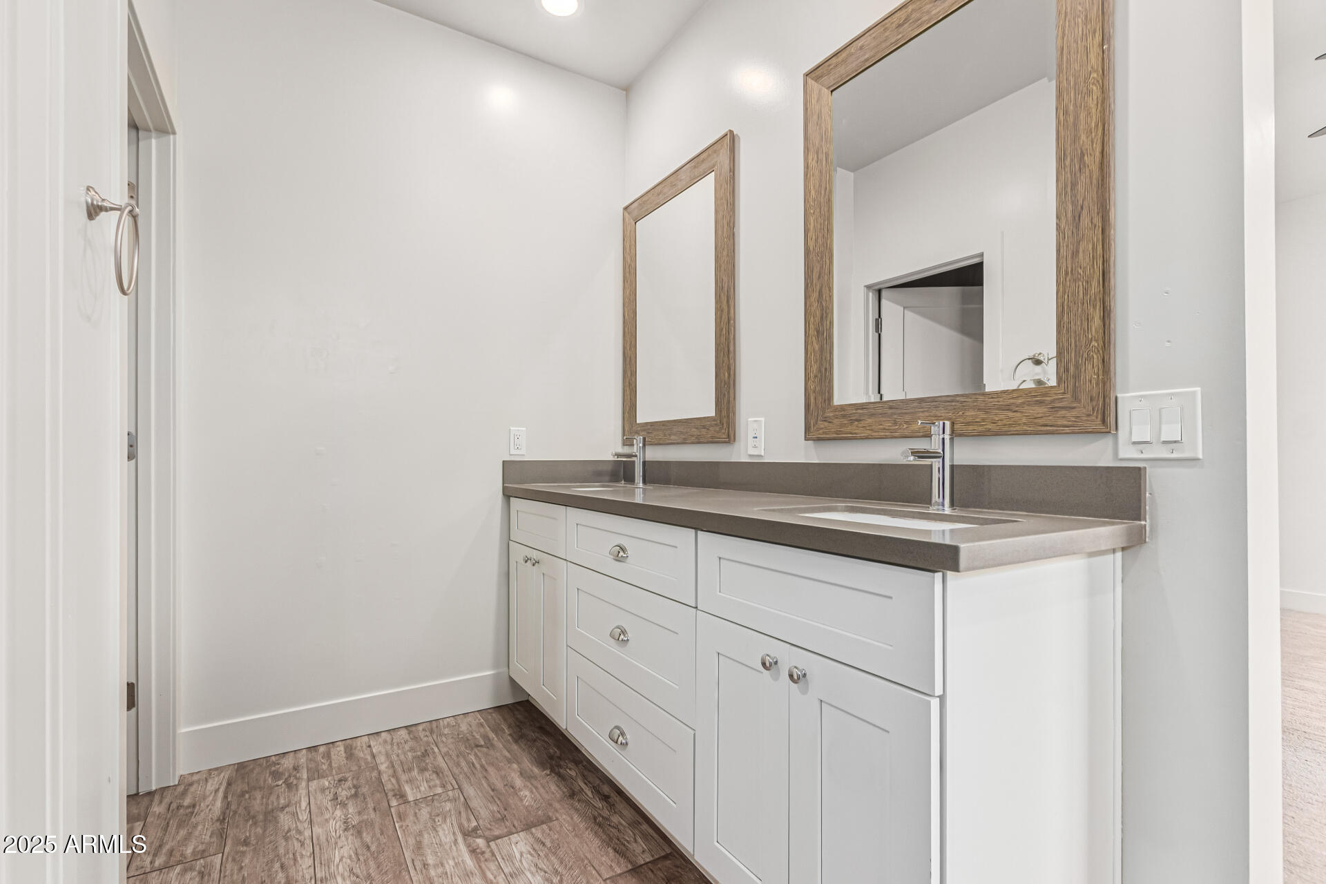 1005 East Weldon Avenue Phoenix, AZ 85014 - Photo 11 of 21 a bathroom with a sink and a mirror