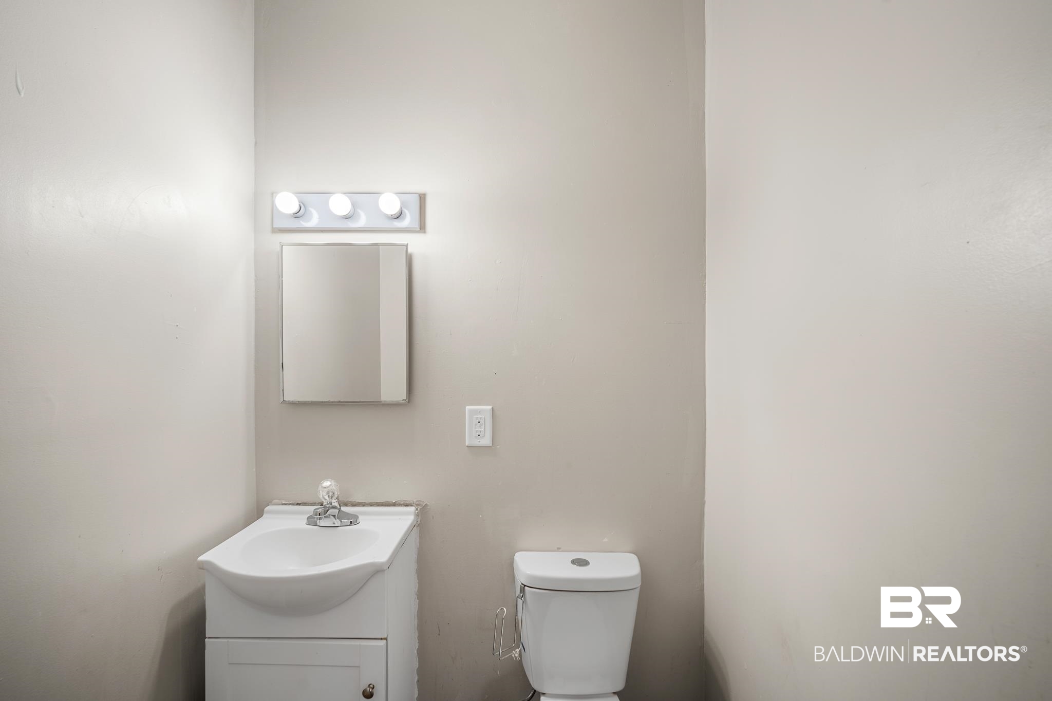 401 Gaston Street Mobile, AL 36603 - Photo 9 of 17 Bathroom with toilet and vanity