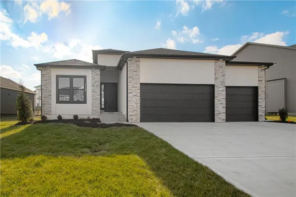 $679,990 | 17154 South Heatherwood Street, Olathe, KS 66062
