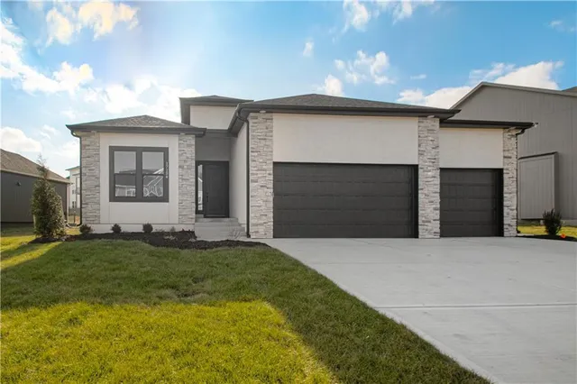 $687,690 | 17154 South Heatherwood Street, Olathe, KS 66062