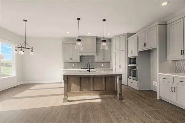 $679,990 | 17154 South Heatherwood Street, Olathe, KS 66062