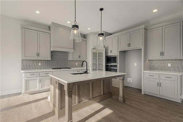 $687,690 | 17154 South Heatherwood Street, Olathe, KS 66062