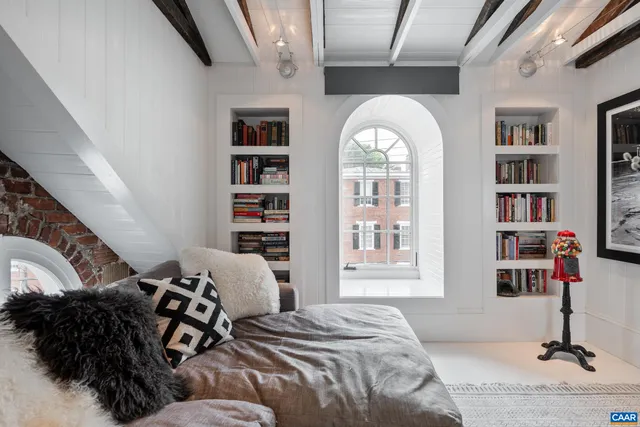 a view of entryway and hall