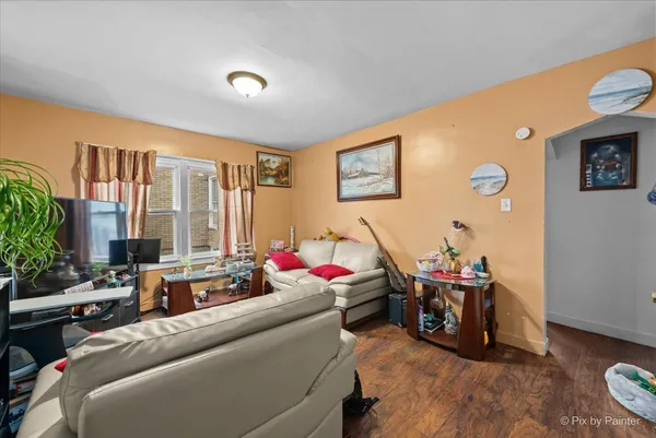 $219,900 | 58 South Geneva Street, Elgin, IL 60120