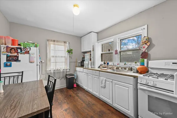 $219,900 | 58 South Geneva Street, Elgin, IL 60120