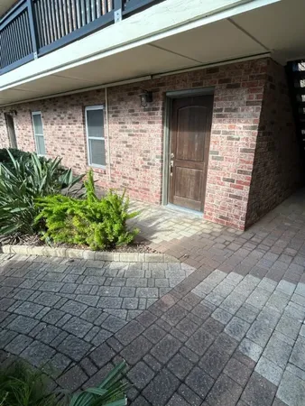 $1,080 | 402 Postoffice Street, Unit 109, Galveston, TX 77550