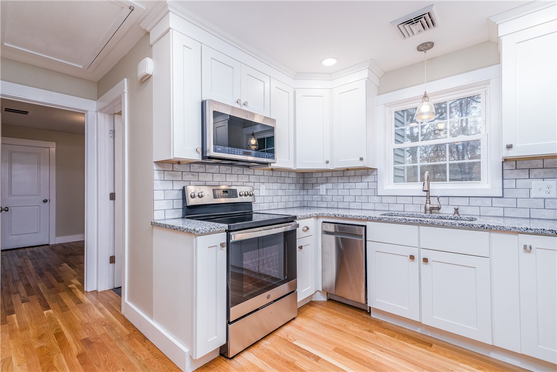 251 S Road South Kingstown, RI 02879 - Photo 7 of 22 Gallery Image 7