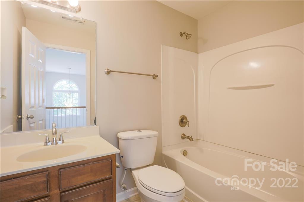 328 Wellridge Drive Fort Mill, SC 29708 - Photo 19 of 23 a bathroom with a toilet a sink a mirror and a bathtub