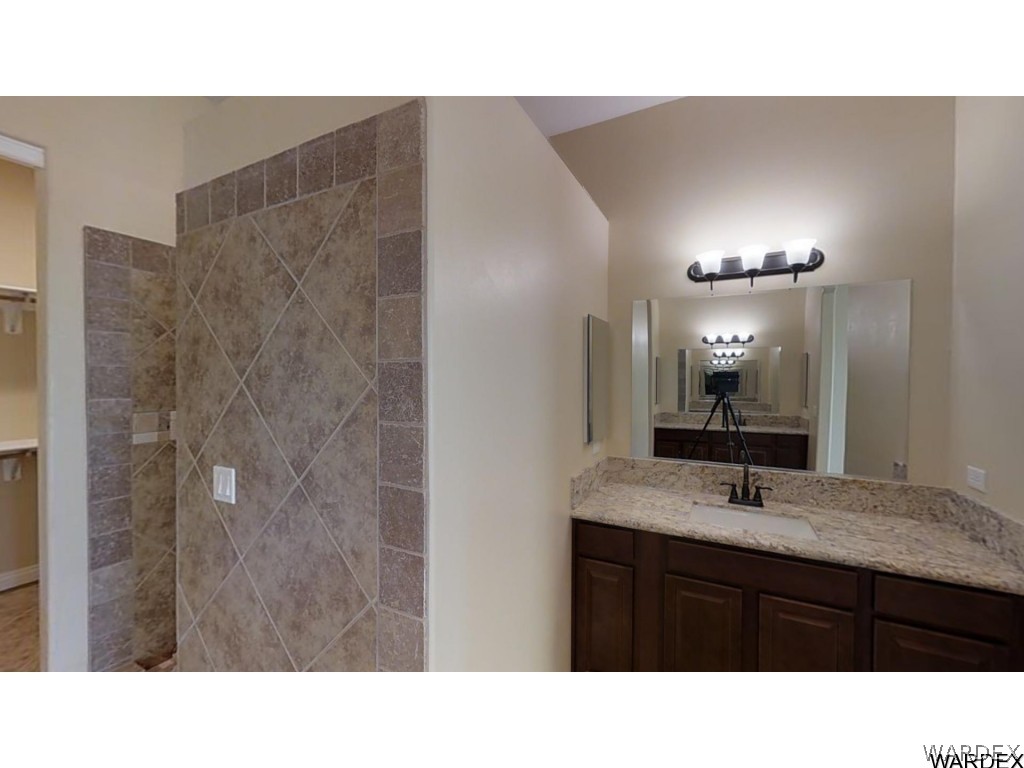 2656 Pegasus Ranch Road Bullhead City, AZ 86429 - Photo 10 of 24 Master Bath 1