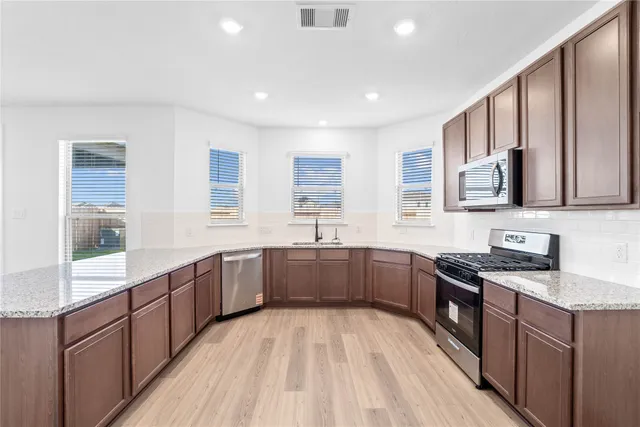 $302,995 | 6410 Kentfield Drive, Rosharon, TX 77583