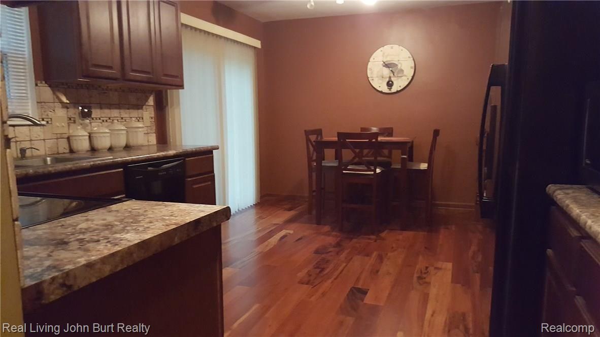 6289 Waldon Road Clarkston, MI 48346 - Photo 11 of 15 kit1.jpg
