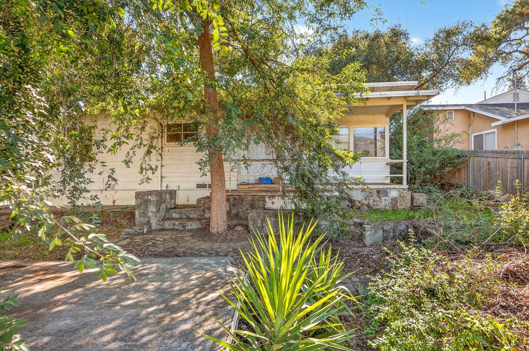 701 West Lomita Avenue Ojai, CA 93023 - Photo 2 of 10 photo_online_001