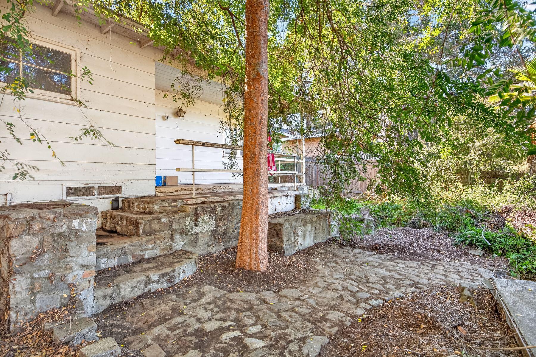 701 West Lomita Avenue Ojai, CA 93023 - Photo 3 of 10 photo_online_002