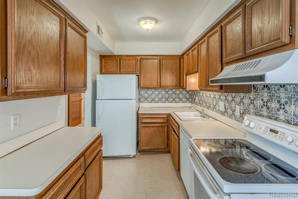 54797 Shelby Road, Unit 88 Shelby, MI 48316 - Photo 7 of 22
