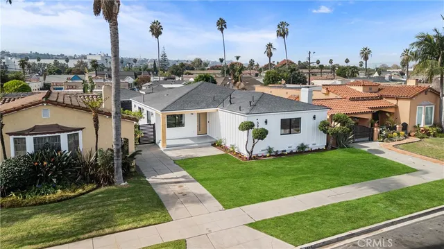 a view of a back yard of the house