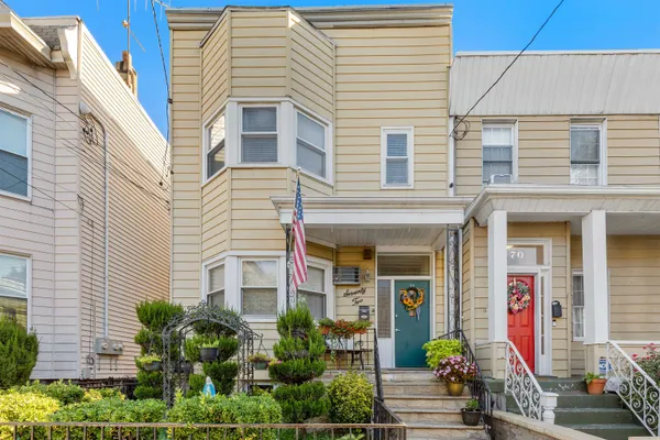 $2,950 | 72 Reservoir Avenue, Unit 2, Jersey City, NJ 07307