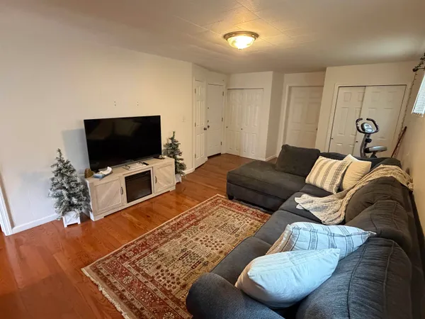 $2,950 | 72 Reservoir Avenue, Unit 2, Jersey City, NJ 07307