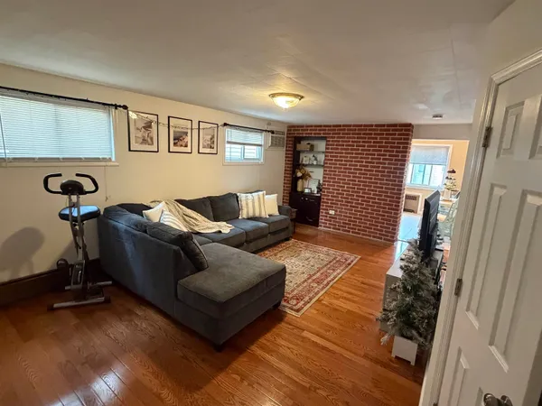 $2,950 | 72 Reservoir Avenue, Unit 2, Jersey City, NJ 07307