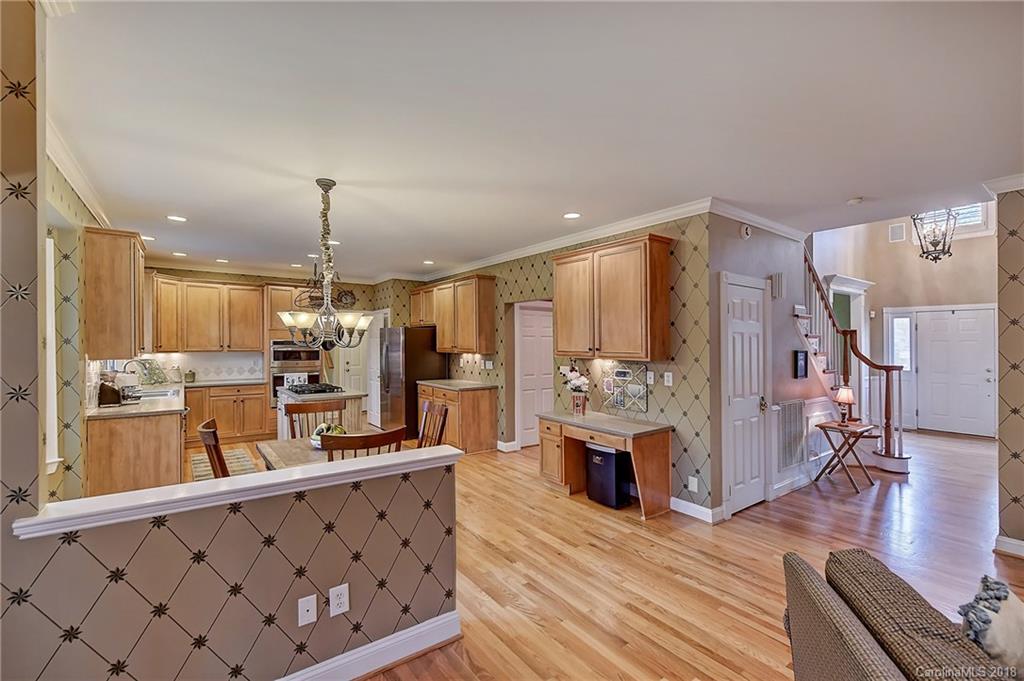 3939 Huckleberry Road Charlotte, NC 28210 - Photo 7 of 36 Gallery Image 7