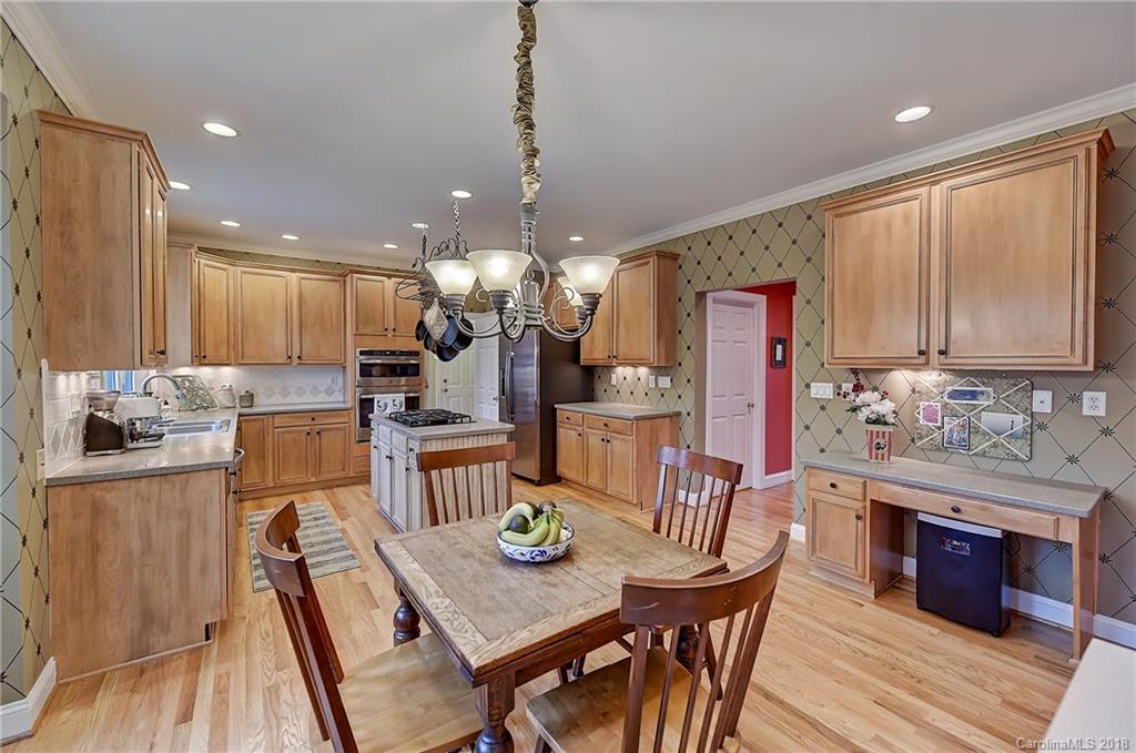 3939 Huckleberry Road Charlotte, NC 28210 - Photo 10 of 36 Gallery Image 10