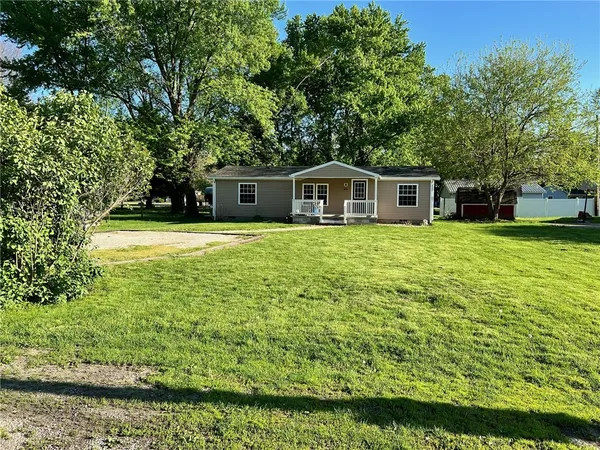 $98,000 | 306 West Robinson Street, Bethany, IL 61914