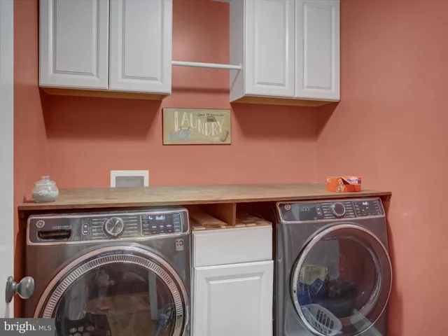 a view of room with walk in closet