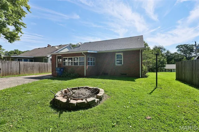 $224,900 | 151 Helen Place, Collinsville, IL 62234