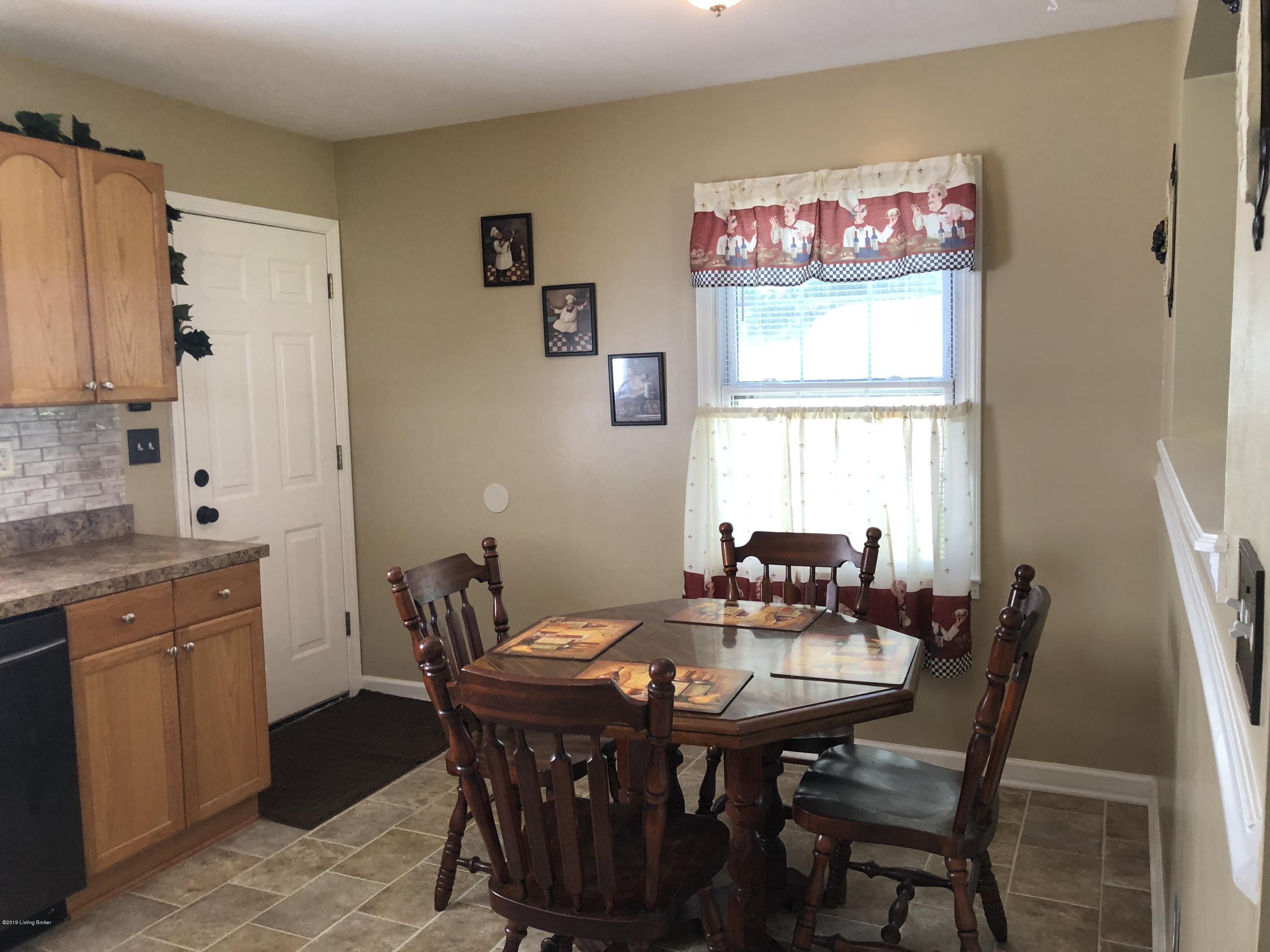 9723 Ranger Road Louisville, KY 40229 - Photo 12 of 20 IMG_8071