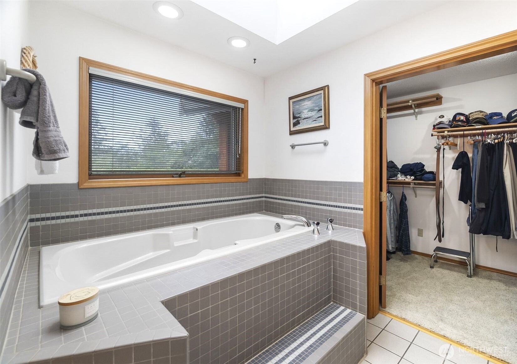 280 Surf Street Westport, WA 98595 - Photo 21 of 35 a bathroom with a tub a sink and a shower