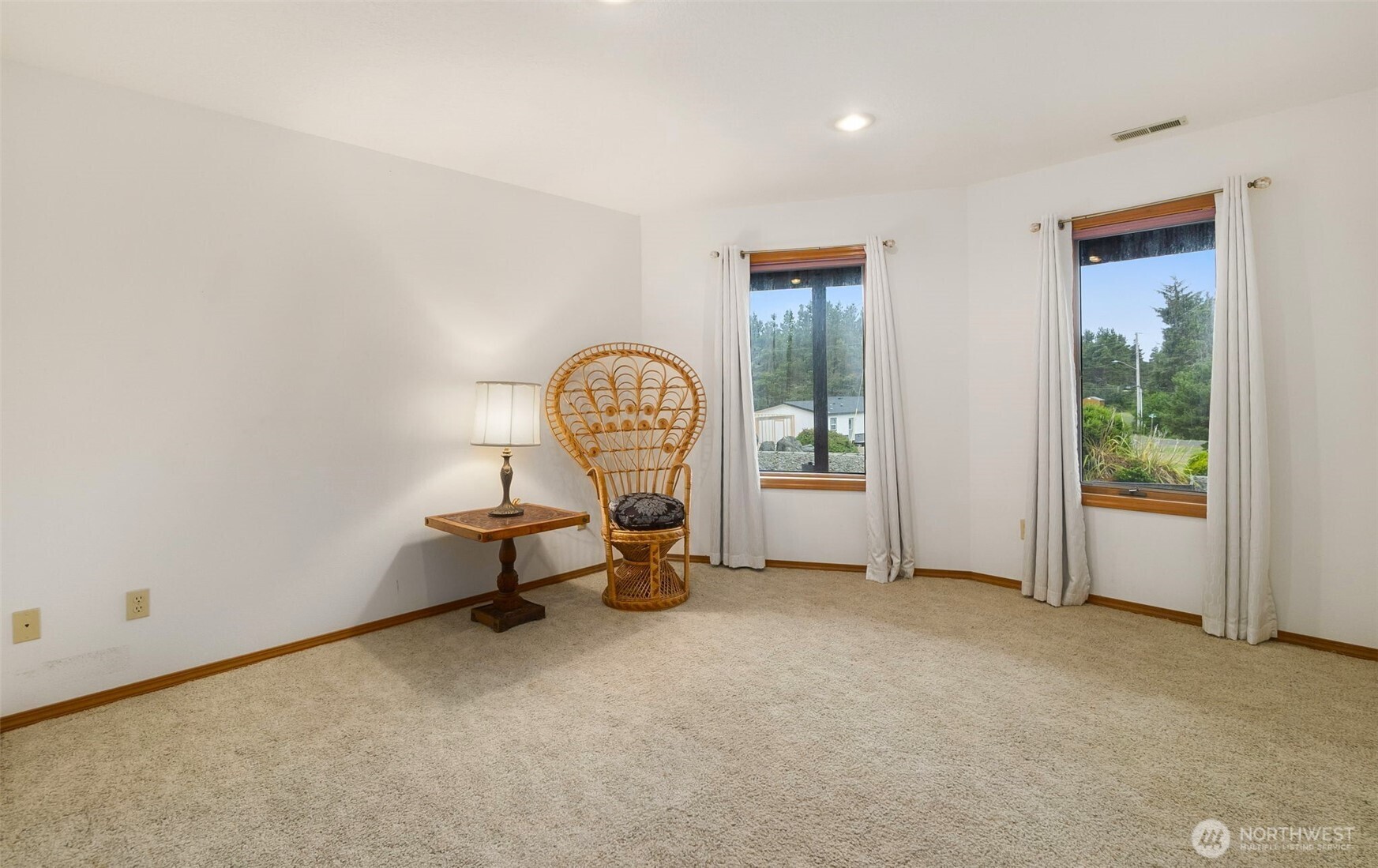 280 Surf Street Westport, WA 98595 - Photo 30 of 35 a view of a room with gym equipment and a window