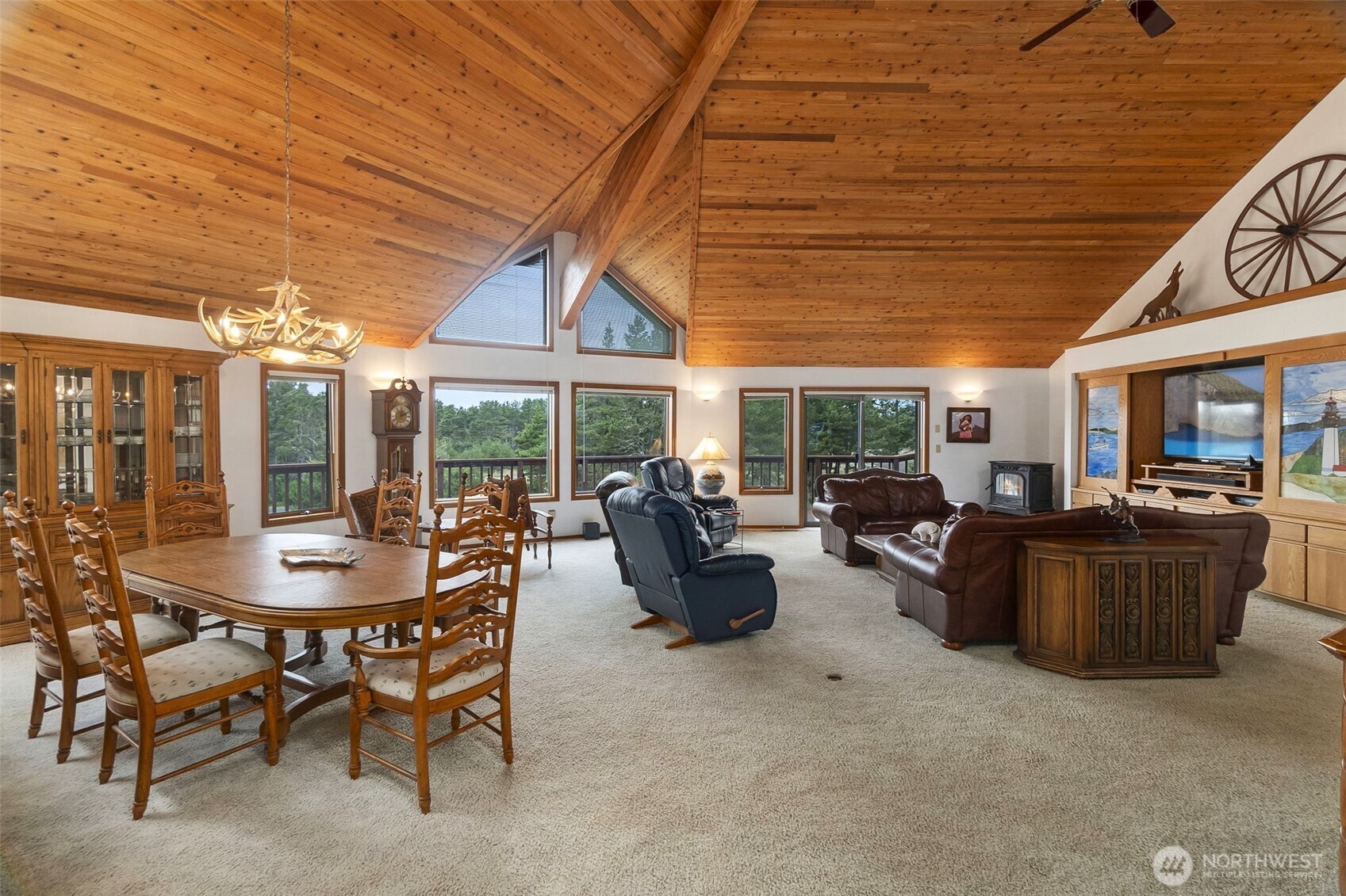 280 Surf Street Westport, WA 98595 - Photo 7 of 35 a view of a patio with table and chairs