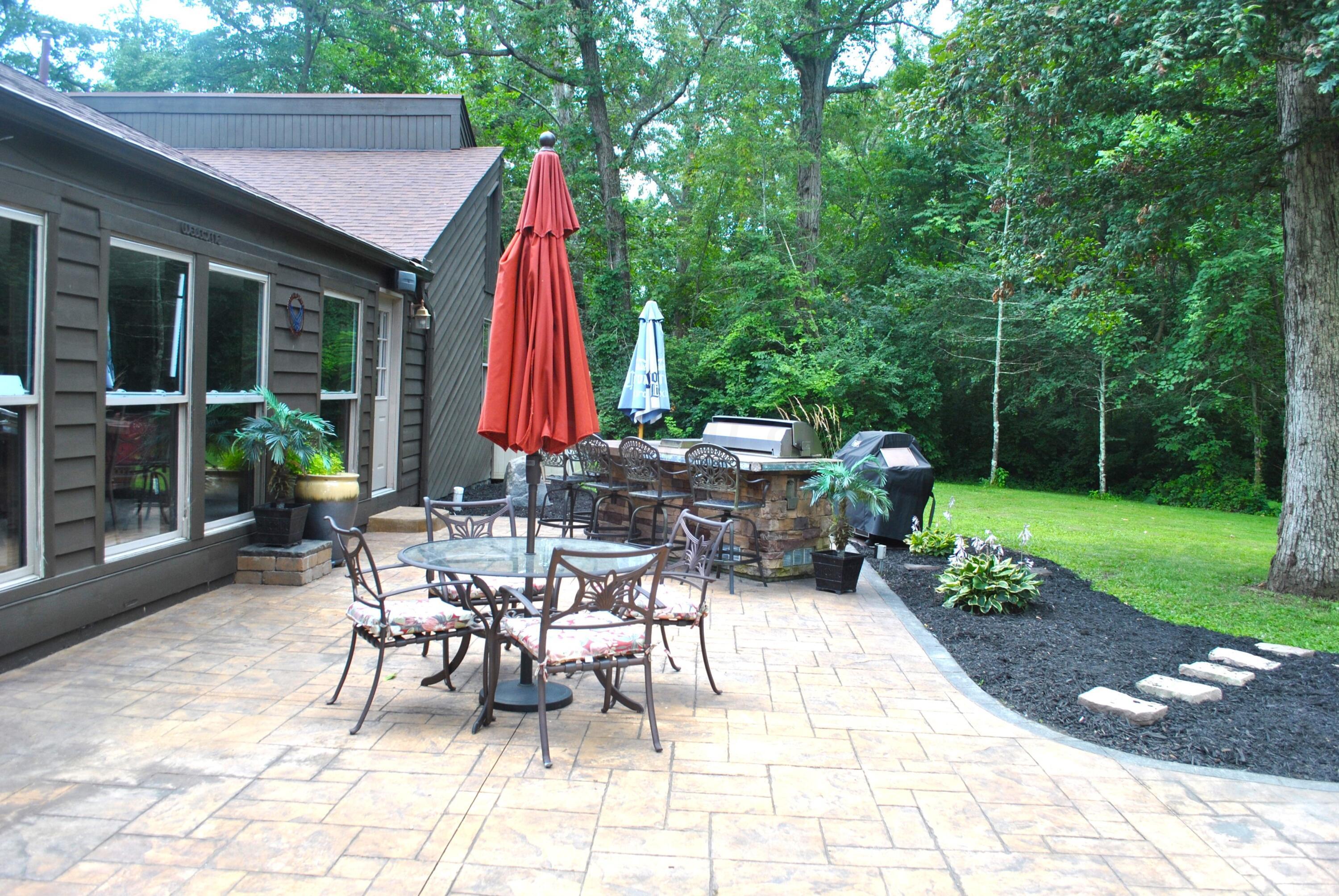 9083 Taylor Road Orient, OH 43146 - Photo 9 of 93 Patio with outdoor kitchen