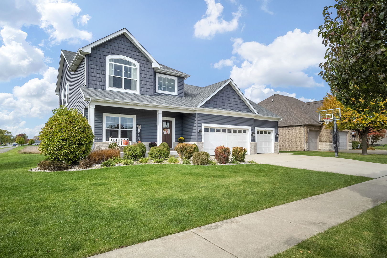 301 Arrowhead Drive Minooka, IL 60447 - Photo 4 of 43 a front view of a house with a yard