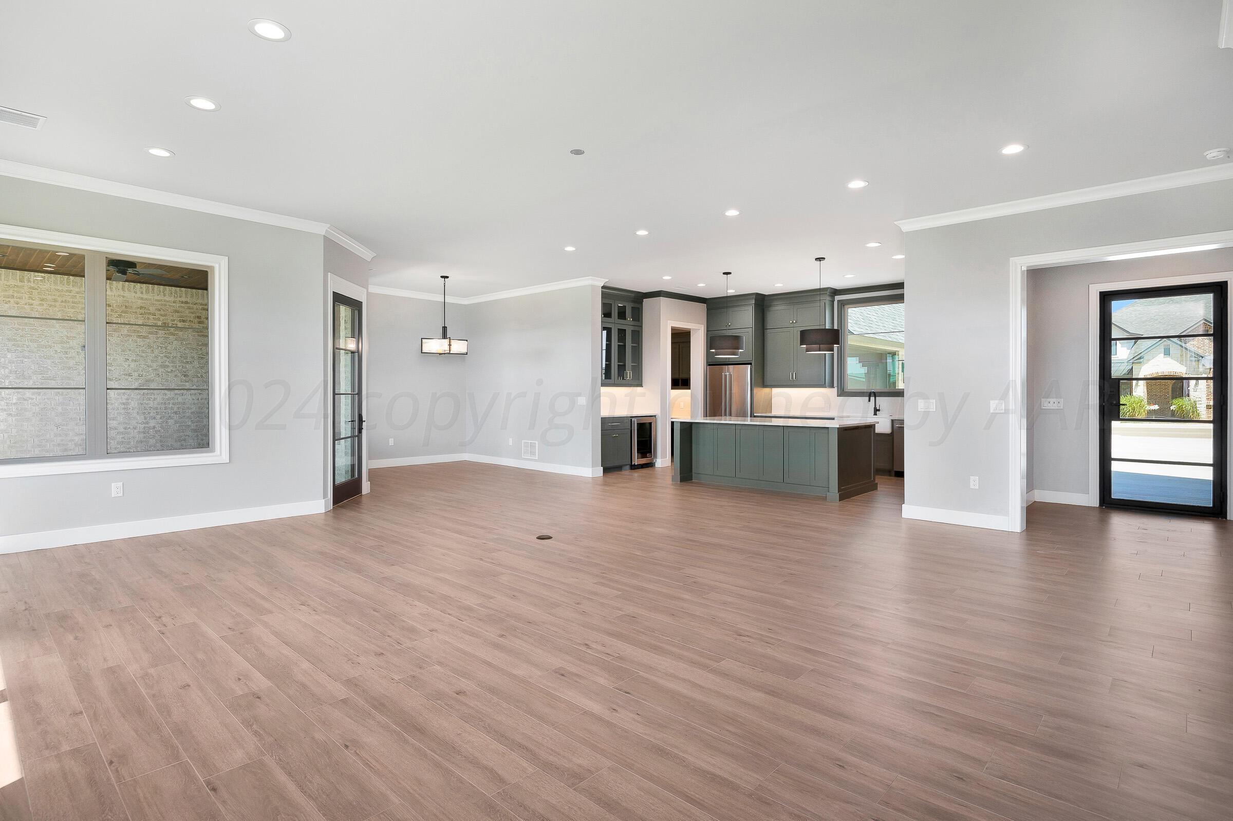 004_Living Area