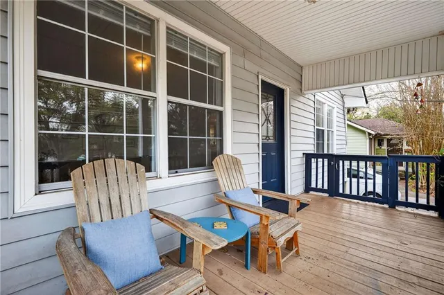 a view of a livingroom with furniture
