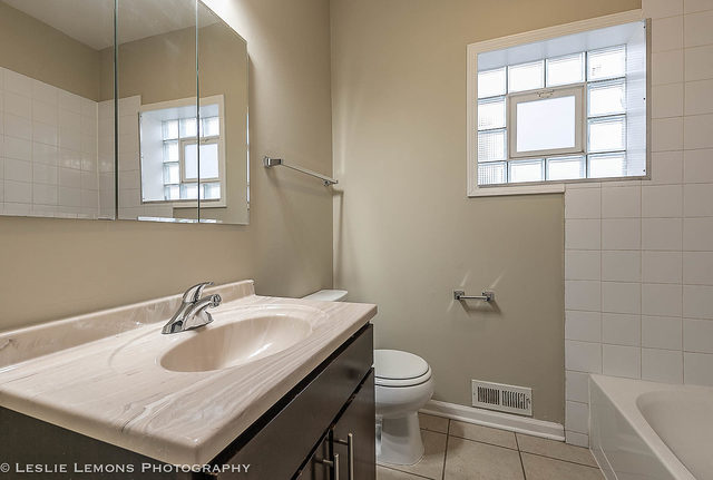 5331 West Addison Street Chicago, IL 60641 - Photo 13 of 32 a bathroom with a sink toilet and shower