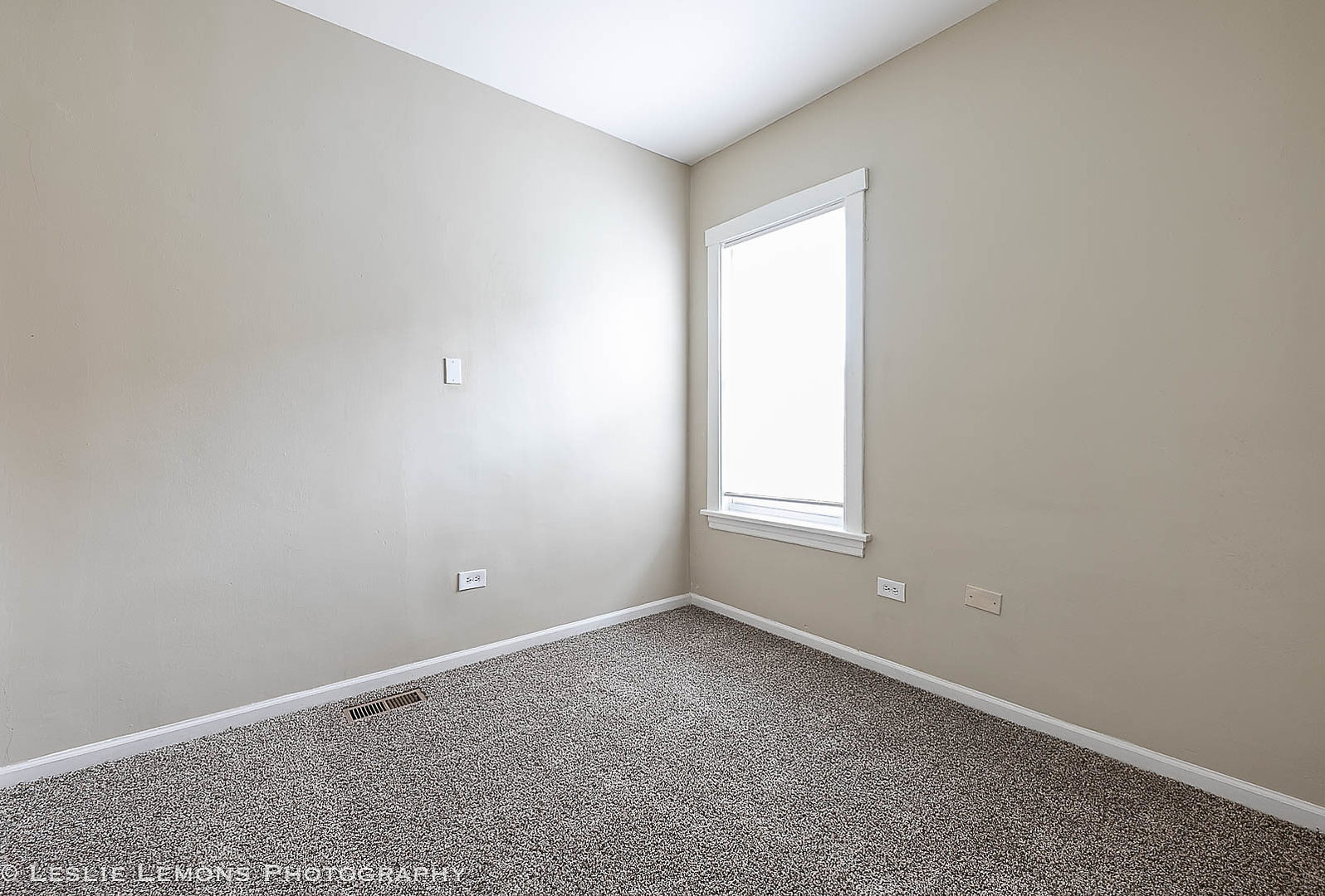 5331 West Addison Street Chicago, IL 60641 - Photo 14 of 32 an empty room with a window