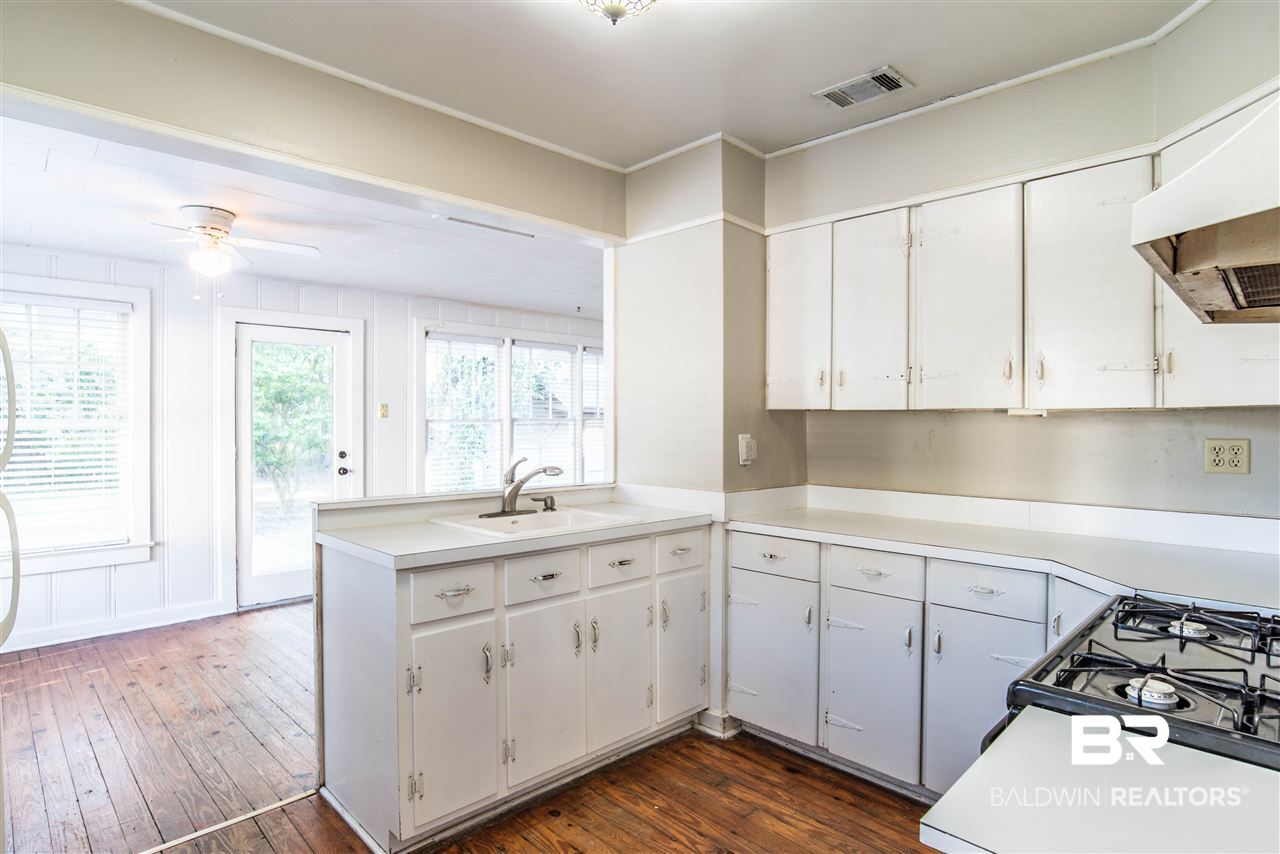 1701 Laurel Street Mobile, AL 36604 - Photo 7 of 18