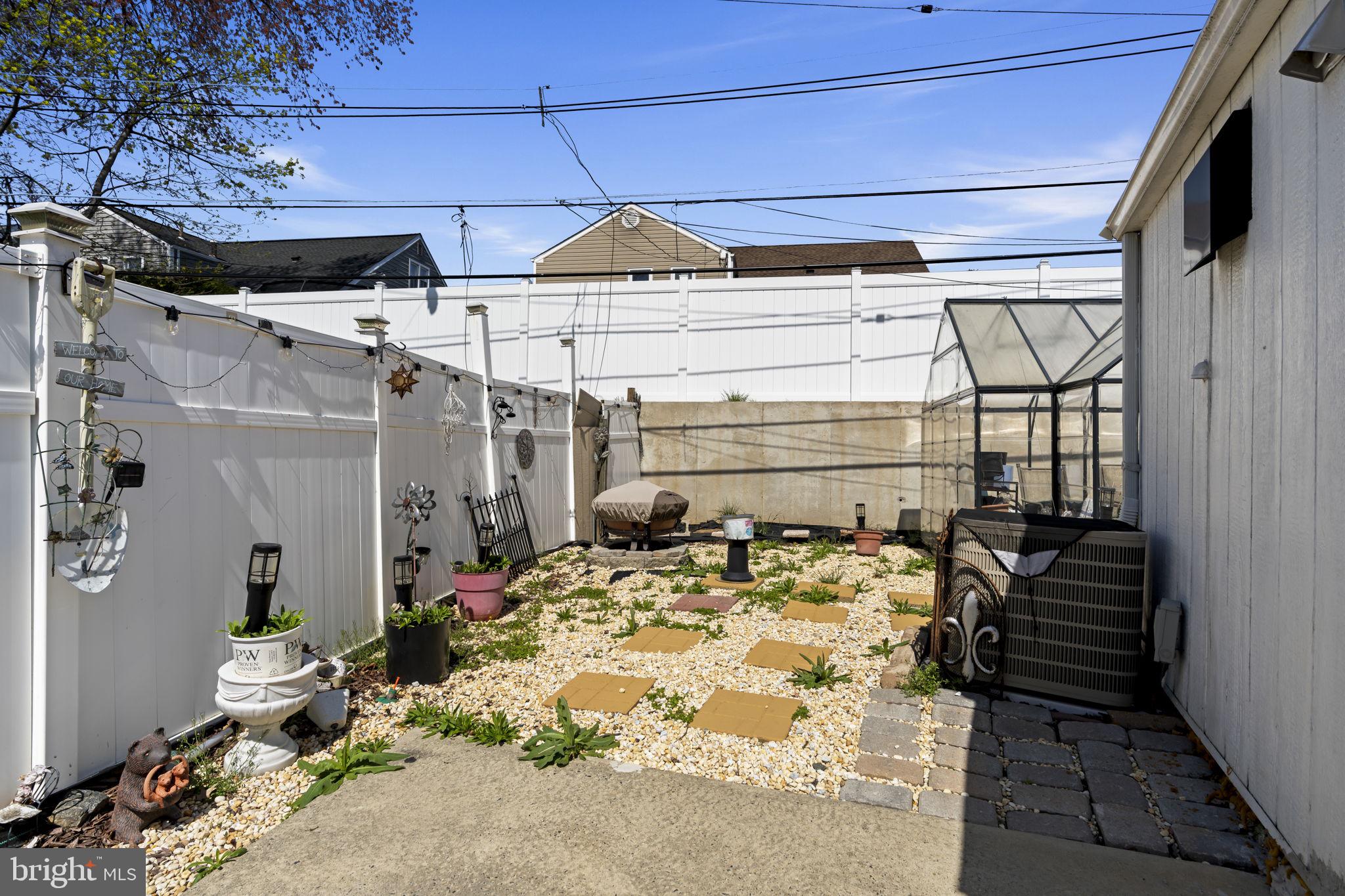 896 Pne Hl Road Philadelphia, PA 19115 - Photo 33 of 37