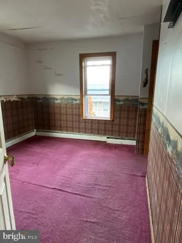 en empty room with windows